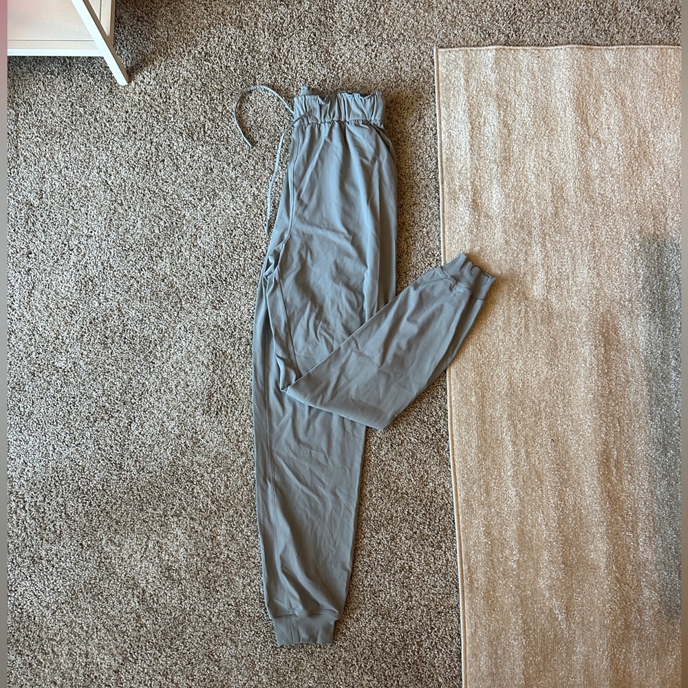 Lululemon Keep Moving / Stretch High Rise Jogger full length Rhino Grey